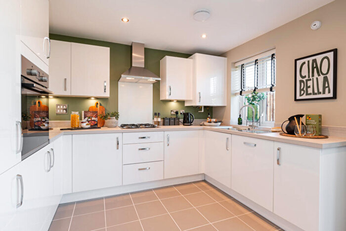 3 Bedroom End Of Terrace House For Sale In Northampton Road, Wellingborough, Northamptonshire, NN8