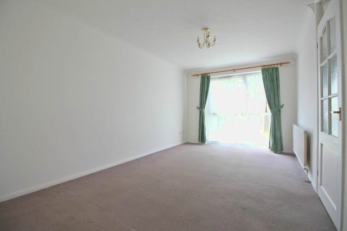 1 Bedroom Flat To Rent In Aylsham Drive, Uxbridge, UB10