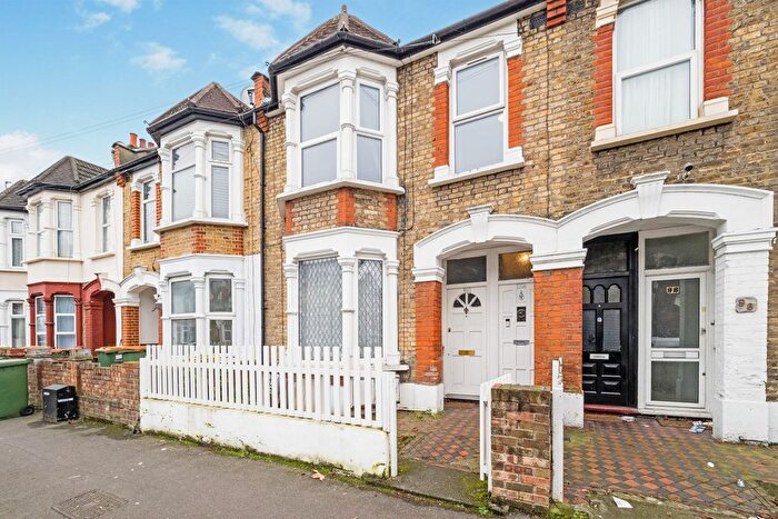 2 Bedroom Maisonette For Sale In Caulfield Road, East Ham, London, E6