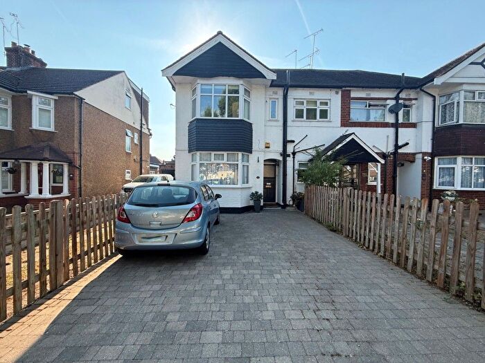 2 Bedroom Maisonette For Sale In Avenue Road, Harold Wood, Romford, RM3
