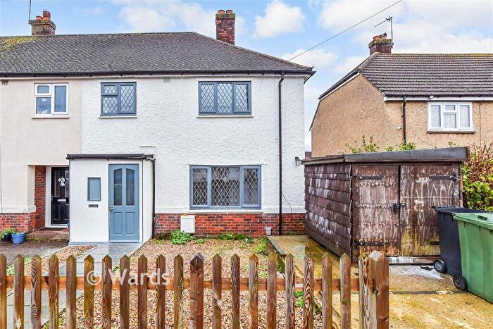 4 Bedroom End Of Terrace House For Sale In Plains Avenue, Maidstone, Kent, ME15