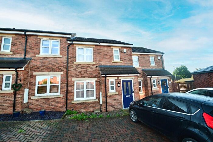 3 Bedroom Town House To Rent In Barley Fields Close, Garforth, Leeds, LS25