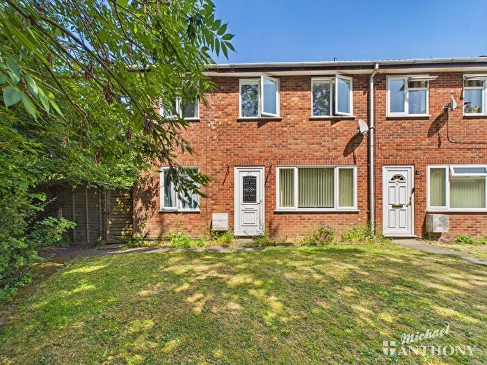 4 Bedroom End Of Terrace House For Sale In Hughenden Green, Aylesbury, HP21
