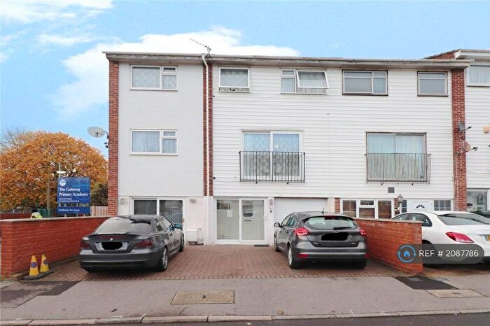 9 Bedroom End Of Terrace House To Rent In Milestone Road, Dartford, DA2