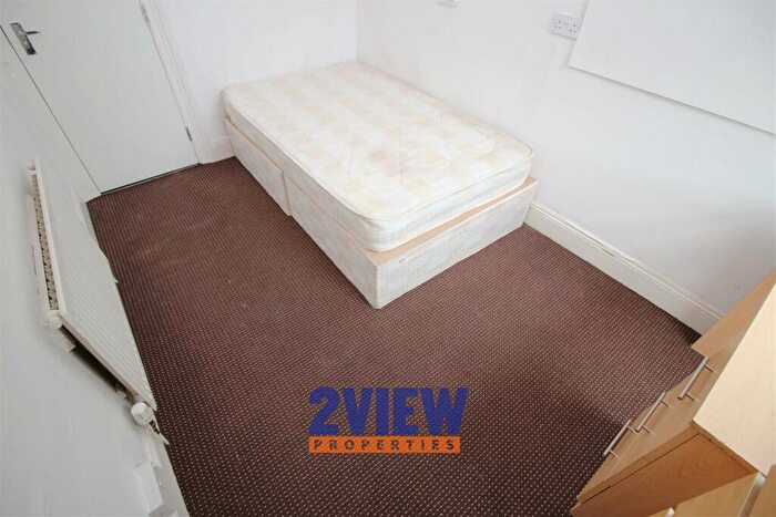 7 Bedroom House To Rent In Ash Grove, Hyde Park, Leeds, LS6