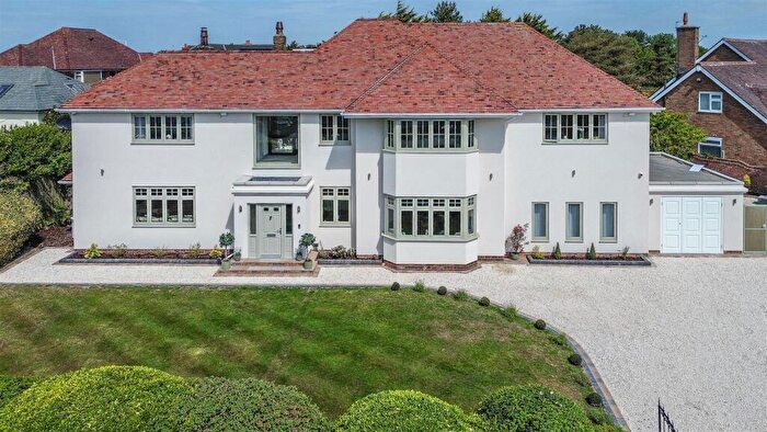 5 Bedroom Detached House For Sale In Greenbank Drive, Southport, PR8