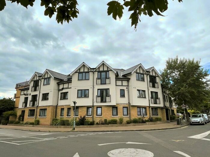 2 Bedroom Flat To Rent In French Street, Sunbury-On-Thames, TW16