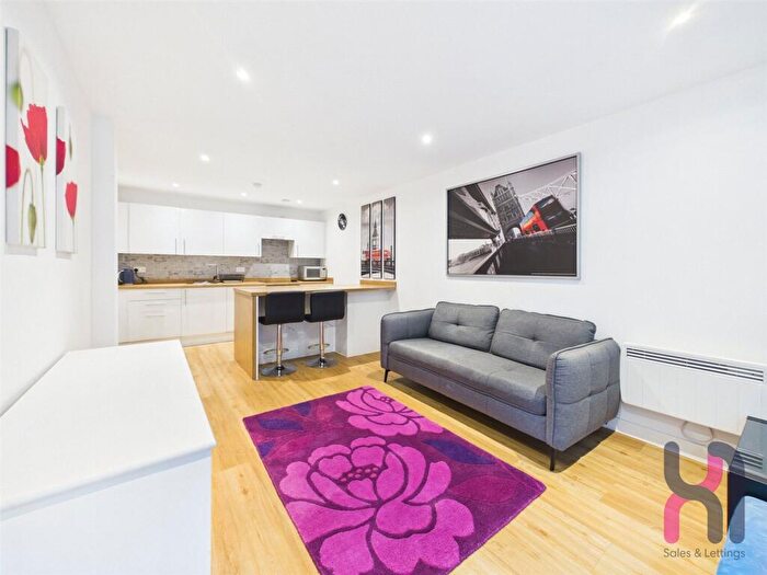 2 Bedroom Flat To Rent In Advent Way, Manchester, M4