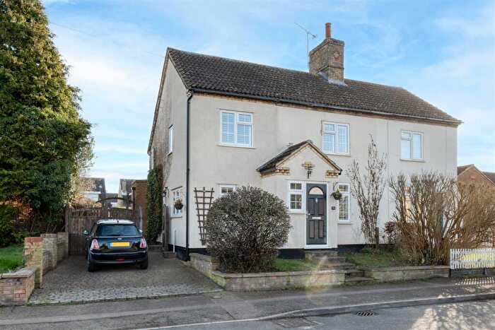 3 Bedroom Semi-Detached House To Rent In Regent Street, Stotfold, SG5