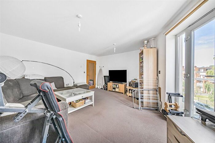 2 Bedroom Flat For Sale In Oakwood Avenue, Beckenham, BR3