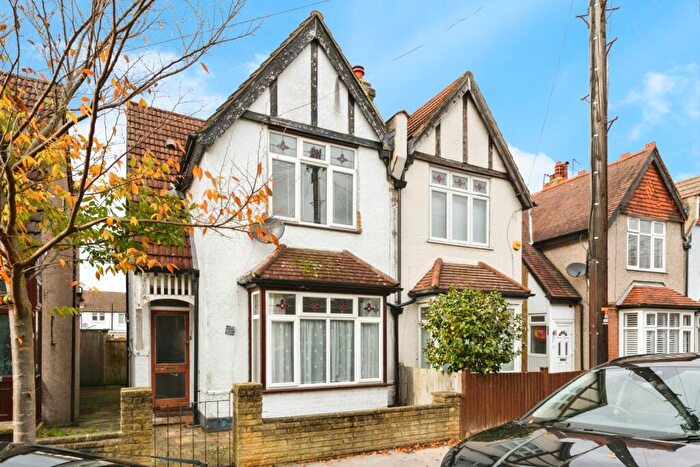 2 Bedroom End Of Terrace House For Sale In Woodside Court Road, Croydon, CR0