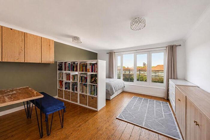 Flat To Rent In Odessa Street, New Caledonian Wharf, SE16