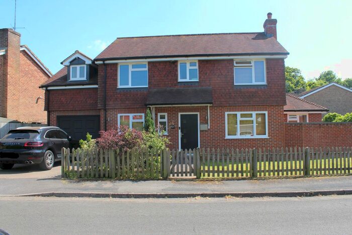 4 Bedroom Detached House To Rent In Chestnut Way, Godalming, GU7