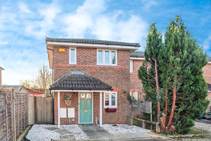 1 Bedroom End Of Terrace House For Sale In Fieldfare Road, Oxford, OX4