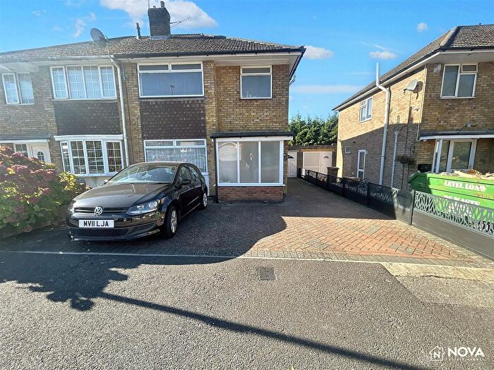 3 Bedroom Property To Rent In Kynance Close, Luton, LU2