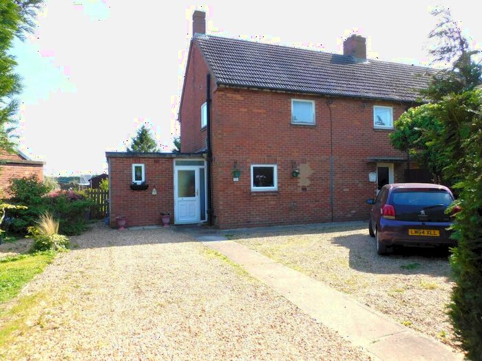 3 Bedroom Semi-Detached House For Sale In Chapelgate, Sutton St James, PE12