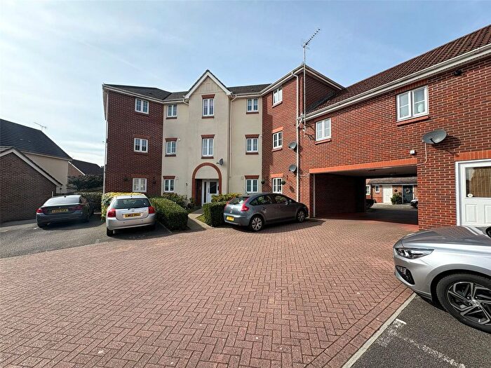 2 Bedroom Flat To Rent In Woodland Walk, Aldershot, Hampshire, GU12