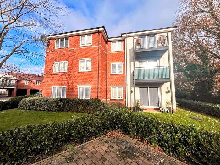 2 Bedroom Flat For Sale In Sable Close, Locks Heath, SO31