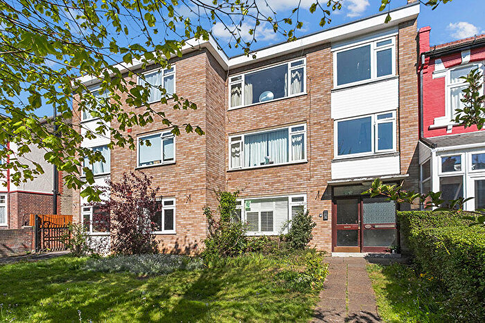 2 Bedroom Flat To Rent In Hainault Road, Upper Leytonstone, E11