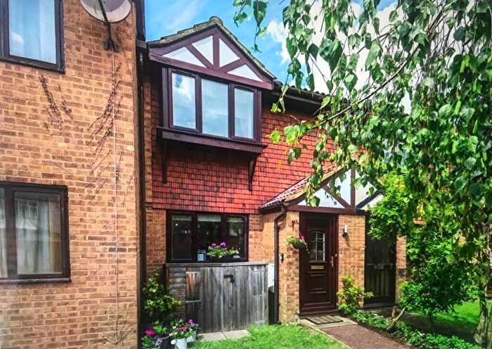 1 Bedroom Flat To Rent In Rotherwood Close, London, SW20