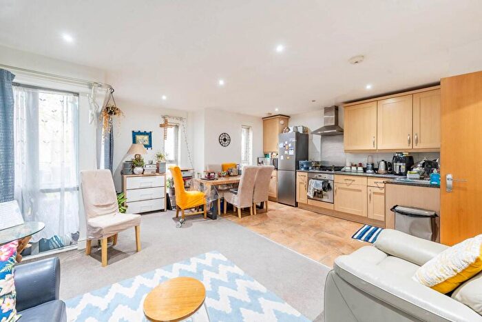 1 Bedroom Flat For Sale In Tranquil Lane, Rayners Lane, Harrow, HA2