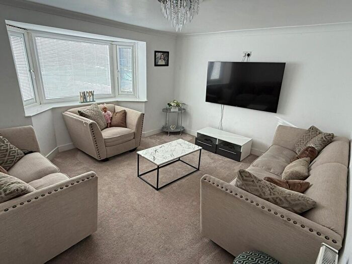 3 Bedroom Semi Detached House For Sale In Eastleigh Road, Peterborough, PE1