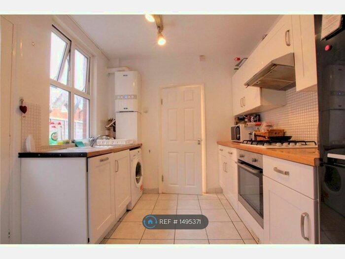 3 Bedroom Terraced House To Rent In Ormsby Street, Reading, RG1