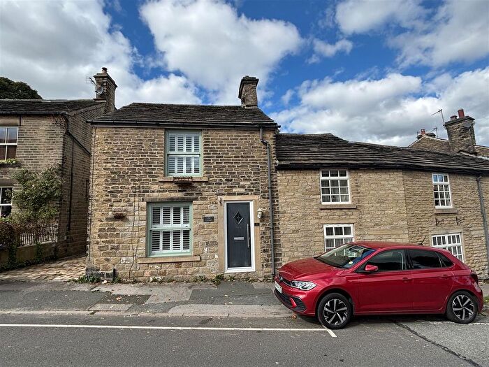 2 Bedroom End Of Terrace House To Rent In Hague Street, Glossop, SK13