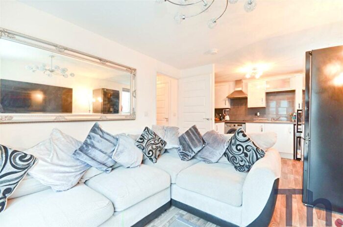 1 Bedroom Flat For Sale In East Cowes, Isle Of Wight, PO32