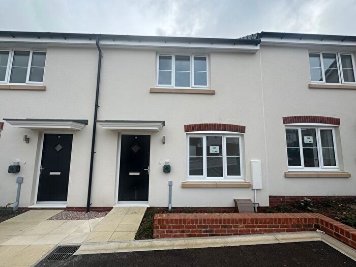 2 Bedroom Property To Rent In Brentor Place, Tavistock, PL19