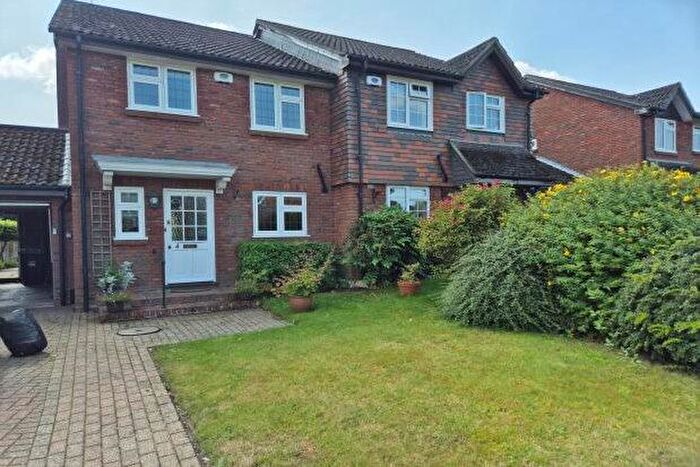 3 Bedroom Detached House To Rent In Clerks Croft, Redhill, RH1