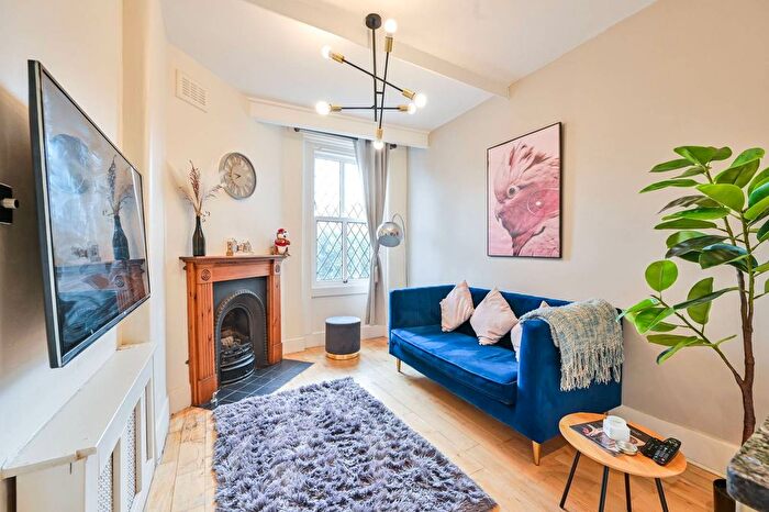 2 Bedroom Flat For Sale In Old Kent Road, Bermondsey, London, SE1