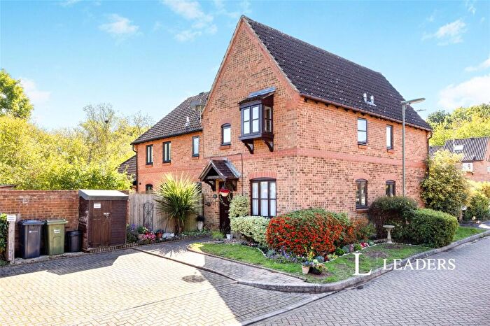 1 Bedroom End Of Terrace House For Sale In Abinger Way, Guildford, Surrey, GU4