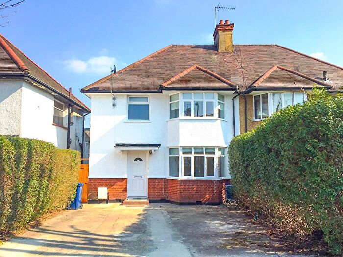 3 Bedroom House To Rent In Greenfield Gardens, Cricklewood, London, NW2