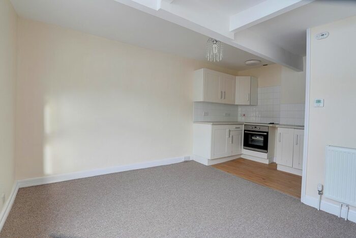 2 Bedroom Flat To Rent In Northumberland Place, Teignmouth, TQ14