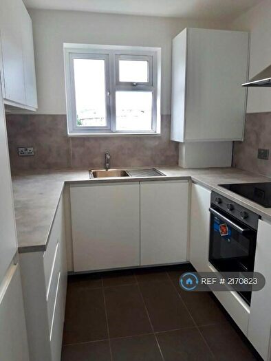 1 Bedroom Flat To Rent In Woodbank, London, N4