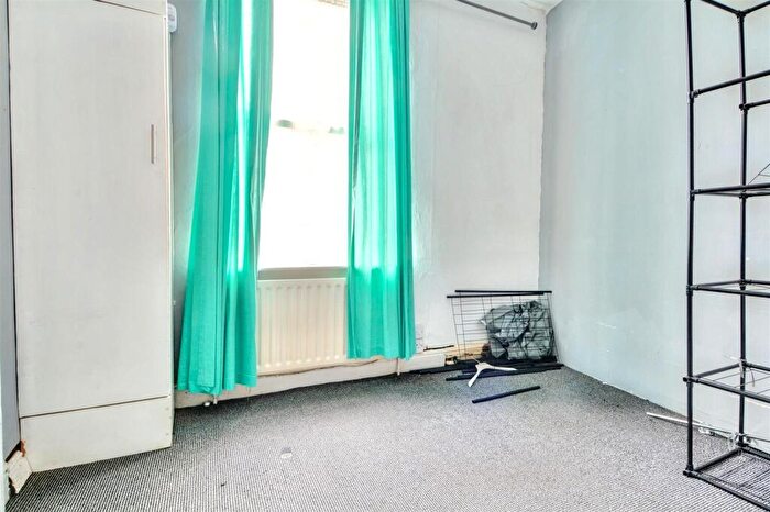 3 Bedroom Terraced House For Sale In Broxtowe Street, Nottingham, NG5