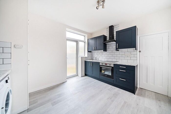 1 Bedroom Maisonette For Sale In Vale Crescent, London, London, SW15