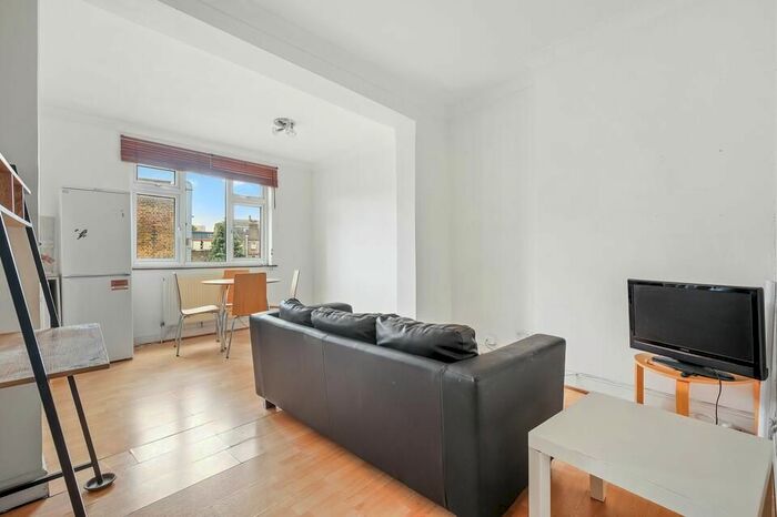 2 Bedroom Flat To Rent In Blackstock Road, London, N4