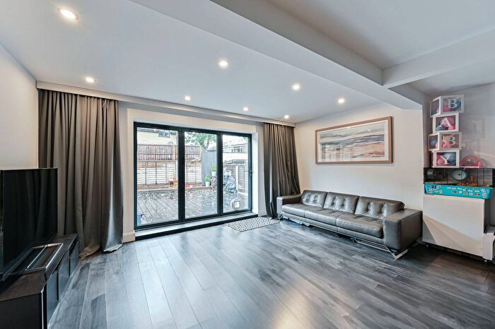 4 Bedroom Property For Sale In New Park Road, Streatham Hill, London, SW2