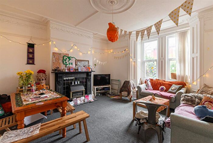 6 Bedroom Terraced House To Rent In Cardigan Terrace, Heaton, Newcastle Upon Tyne, NE6