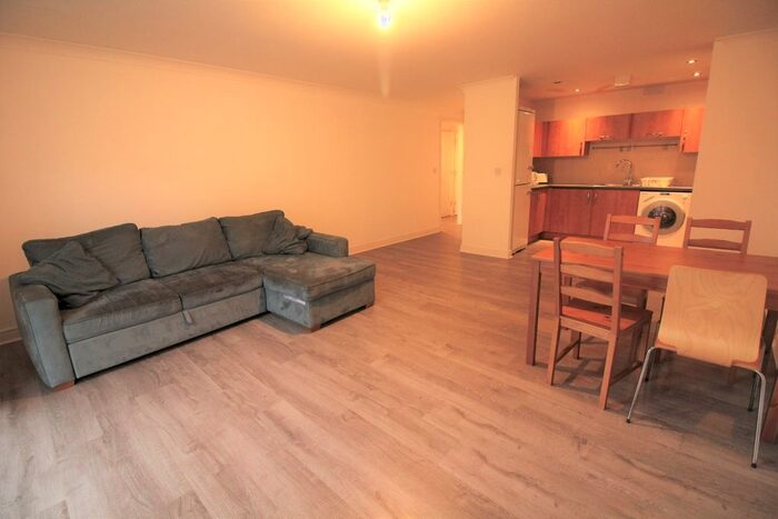 2 Bedroom Flat To Rent In Candle Street, London, E1