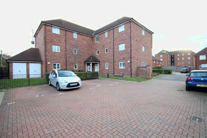 2 Bedroom Flat To Rent In Limehouse Court, Sittingbourne, ME10
