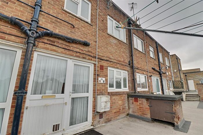 2 Bedroom Maisonette For Sale In Greywell Road, Havant, PO9