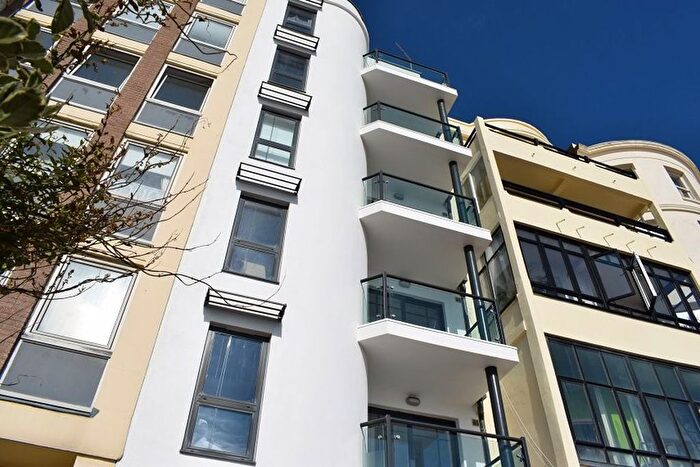 2 Bedroom Flat To Rent In West Pier House, Kings Road, Brighton, BN1