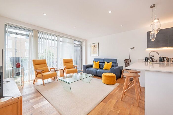 2 Bedroom Flat To Rent In Tribeca Court, Crystal Palace Road, London, SE22