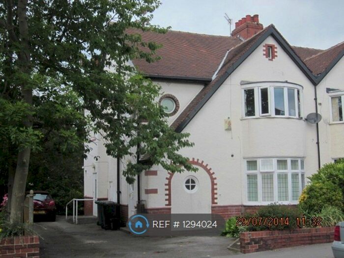 2 Bedroom Flat To Rent In Moor Grange View, Leeds LS16