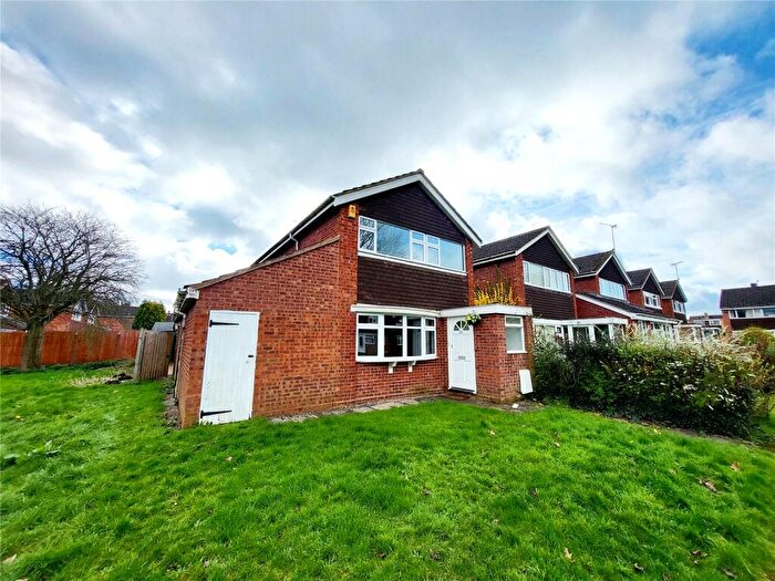 4 Bedroom Link Detached House To Rent In Lower Lickhill Road, Stourport On Severn, Worcestershire, DY13