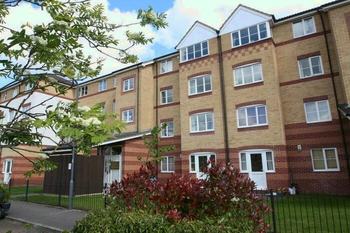 1 Bedroom Flat To Rent In Peatey Court, Princes Gate, High Wycombe, HP13