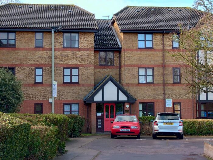 1 Bedroom Flat To Rent In Redwood Grove, Bedford, MK42